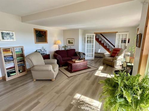 202 White Point Road, Liverpool, NS - Indoor Photo Showing Living Room