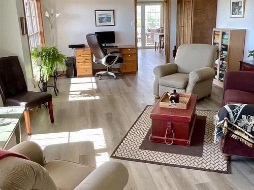 202 White Point Road, Liverpool, NS - Indoor Photo Showing Living Room