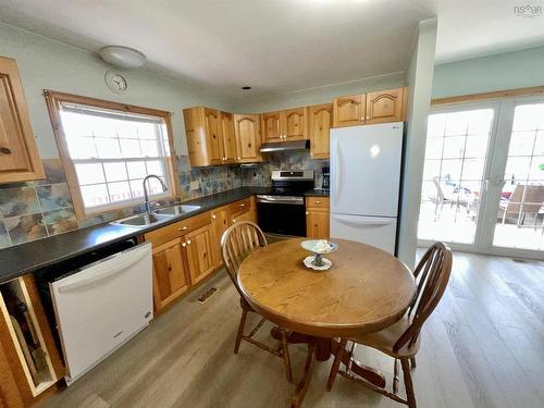 202 White Point Road, Liverpool, NS - Indoor