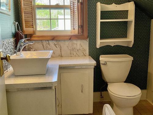 202 White Point Road, Liverpool, NS - Indoor Photo Showing Bathroom