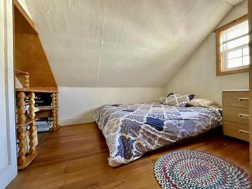 202 White Point Road, Liverpool, NS - Indoor Photo Showing Bedroom