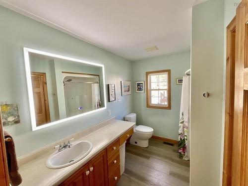 202 White Point Road, Liverpool, NS - Indoor Photo Showing Bathroom