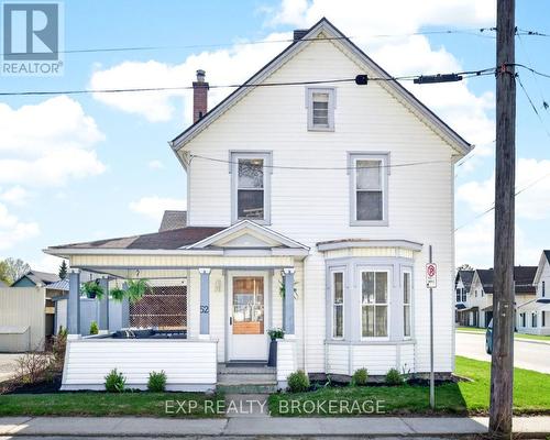 52 DANIEL STREET  Brockville, ON K6V 4Z5