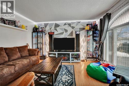 226 Davies Road, Saskatoon, SK - Indoor Photo Showing Living Room