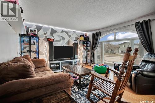 226 Davies Road, Saskatoon, SK - Indoor Photo Showing Living Room