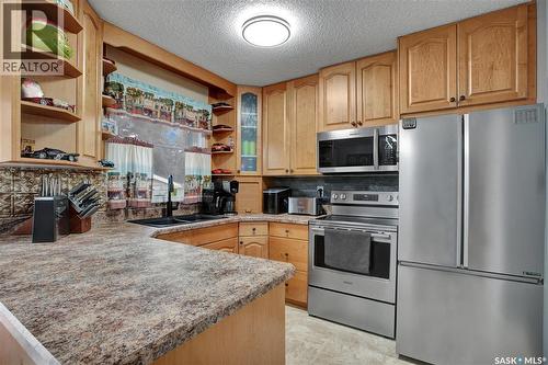 226 Davies Road, Saskatoon, SK - Indoor Photo Showing Kitchen With Stainless Steel Kitchen With Double Sink