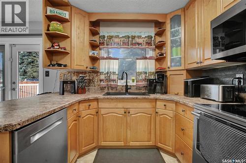 226 Davies Road, Saskatoon, SK - Indoor Photo Showing Kitchen With Double Sink