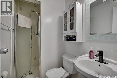 226 Davies Road, Saskatoon, SK - Indoor Photo Showing Bathroom