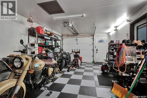 226 Davies Road, Saskatoon, SK - Indoor Photo Showing Garage