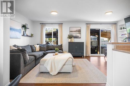 21 Pear Tree Avenue, St. Thomas, ON - Indoor Photo Showing Living Room