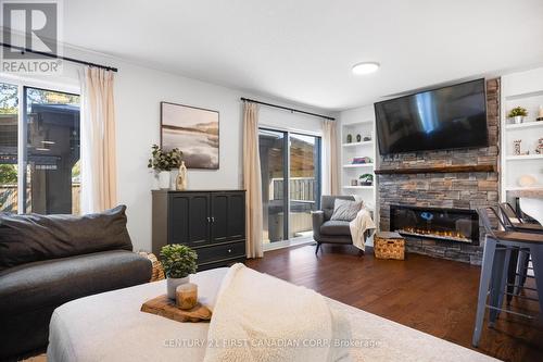 21 Pear Tree Avenue, St. Thomas, ON - Indoor Photo Showing Living Room With Fireplace