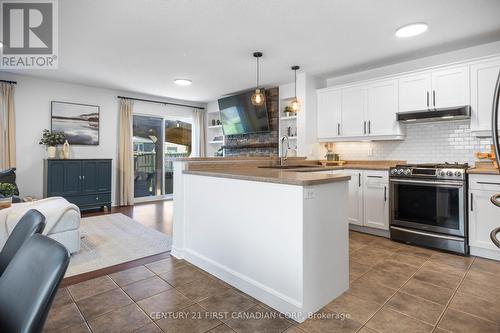 21 Pear Tree Avenue, St. Thomas, ON - Indoor Photo Showing Kitchen With Upgraded Kitchen