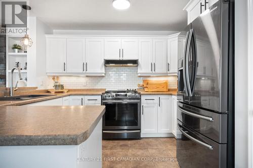 21 Pear Tree Avenue, St. Thomas, ON - Indoor Photo Showing Kitchen With Upgraded Kitchen