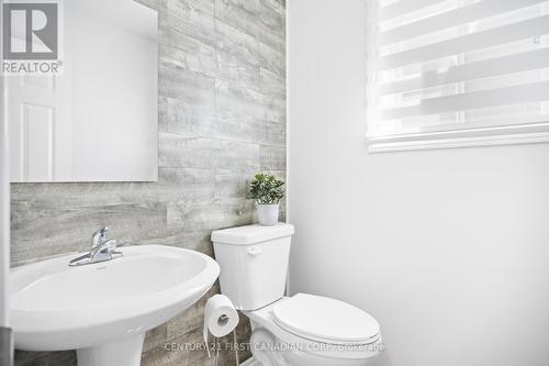 21 Pear Tree Avenue, St. Thomas, ON - Indoor Photo Showing Bathroom