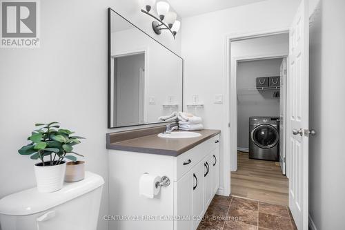21 Pear Tree Avenue, St. Thomas, ON - Indoor Photo Showing Bathroom