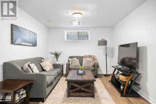 21 Pear Tree Avenue, St. Thomas, ON - Indoor Photo Showing Living Room