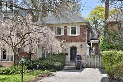 569 BRIAR HILL AVENUE Toronto, ON M5N 1N1