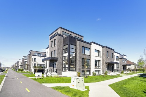 Façade - 24Z Av. Des Chênes, Candiac, QC - Outdoor With Facade