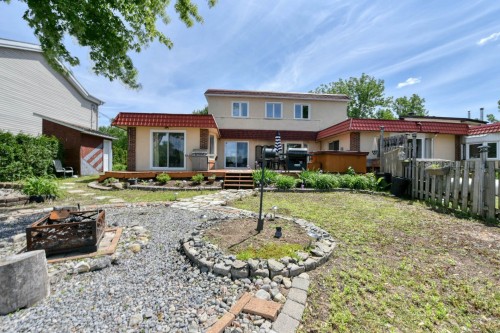 Courtyard - 15 Rue Alfred, Laval (Sainte-Rose), QC - Outdoor With Deck Patio Veranda