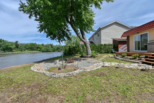 Courtyard - 15 Rue Alfred, Laval (Sainte-Rose), QC - Outdoor