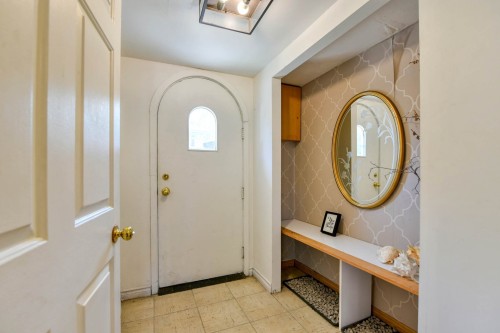 Mud Room - 15 Rue Alfred, Laval (Sainte-Rose), QC - Indoor Photo Showing Other Room