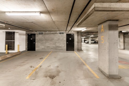 Garage - 1107-1375 Rue Des Bassins, Montréal (Le Sud-Ouest), QC - Indoor Photo Showing Garage