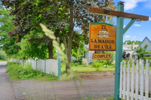 Entry - 21 Route Du Mitan, Saint-Jean-De-L'Île-D'Orléans, QC - Outdoor