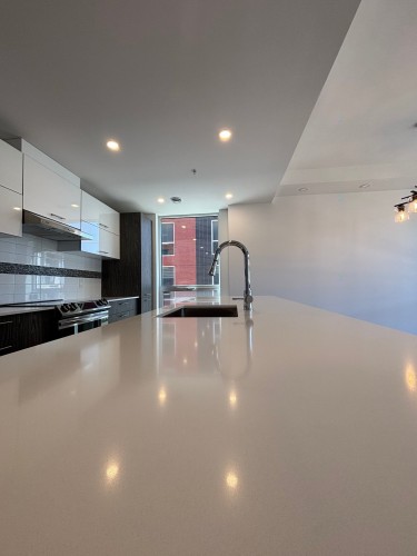 Kitchen - 202-30 Rue D'Ambre, Candiac, QC - Indoor Photo Showing Kitchen