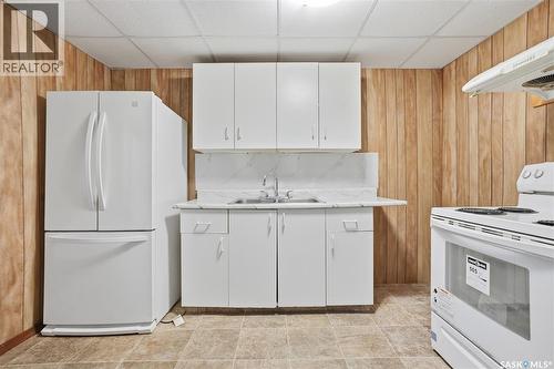 3708 Albert Street, Regina, SK - Indoor Photo Showing Kitchen With Double Sink