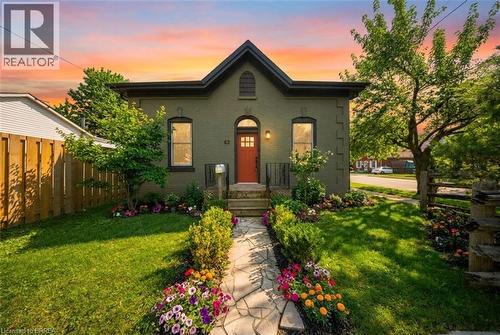 62 WALNUT Street  Brantford, ON N3T 1H2