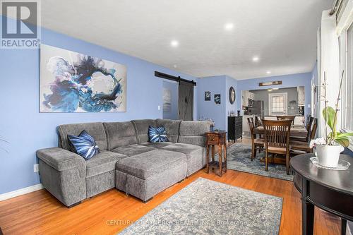 92 Jasper Avenue, Smiths Falls, ON - Indoor Photo Showing Living Room
