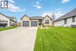 6713 LINCOLNSHIRE COURT Plympton-Wyoming, ON N0N 1E0