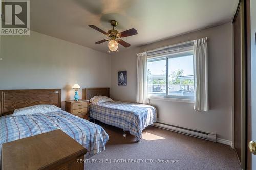 26 - 1 Paradise Boulevard, Ramara, ON - Indoor Photo Showing Bedroom