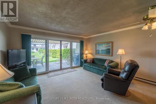 26 - 1 Paradise Boulevard, Ramara, ON - Indoor Photo Showing Living Room