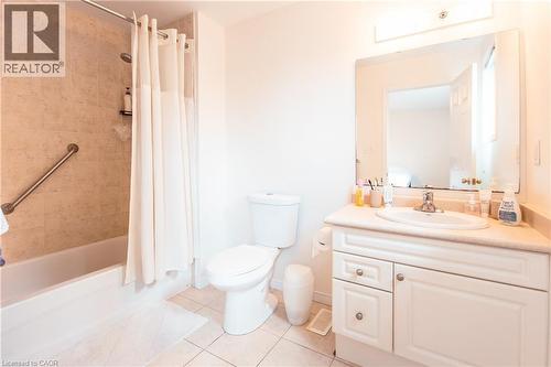 456 Beaumont Crescent, Kitchener, ON - Indoor Photo Showing Bathroom