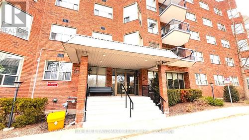 #207 - 300 KEATS WAY  Waterloo, ON N2L 6E6