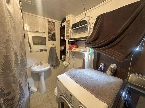 150 First Street, Nipigon, ON - Indoor Photo Showing Laundry Room