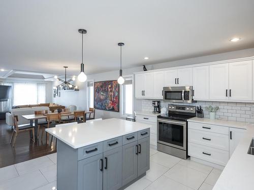 371 Cougar Crescent, Thunder Bay, ON - Indoor Photo Showing Kitchen With Upgraded Kitchen