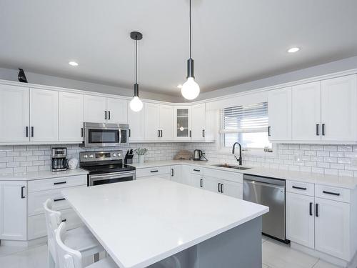 371 Cougar Crescent, Thunder Bay, ON - Indoor Photo Showing Kitchen With Stainless Steel Kitchen With Upgraded Kitchen