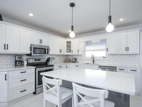 371 Cougar Crescent, Thunder Bay, ON - Indoor Photo Showing Kitchen With Stainless Steel Kitchen With Upgraded Kitchen