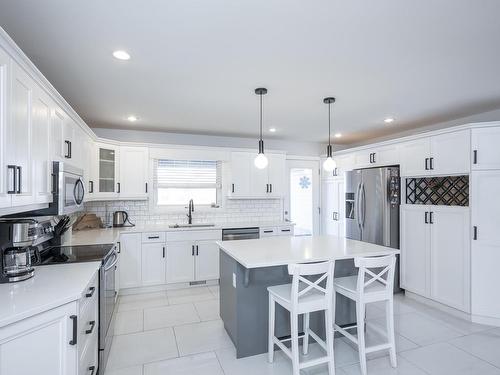 371 Cougar Crescent, Thunder Bay, ON - Indoor Photo Showing Kitchen With Upgraded Kitchen