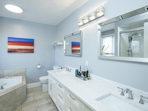 371 Cougar Crescent, Thunder Bay, ON - Indoor Photo Showing Bathroom
