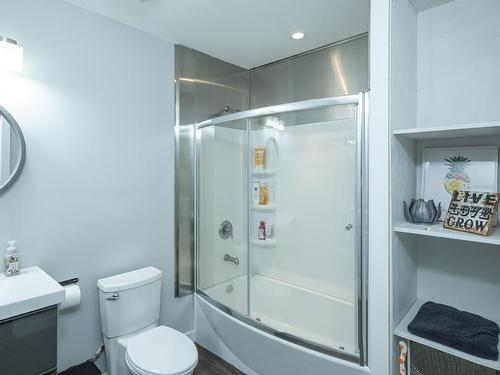 371 Cougar Crescent, Thunder Bay, ON - Indoor Photo Showing Bathroom