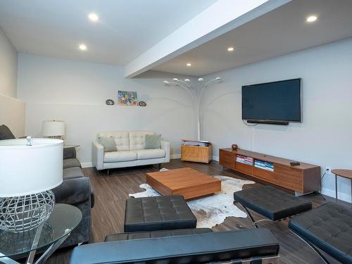 371 Cougar Crescent, Thunder Bay, ON - Indoor Photo Showing Other Room