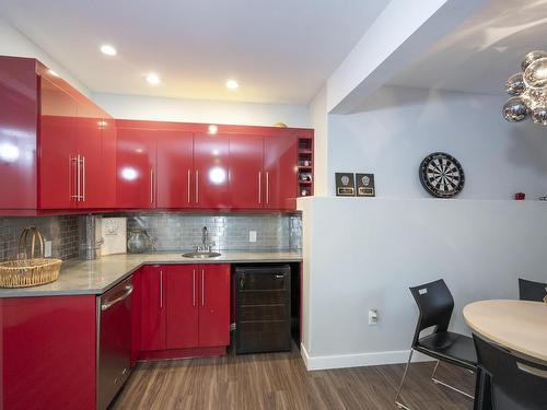 371 Cougar Crescent, Thunder Bay, ON - Indoor Photo Showing Kitchen