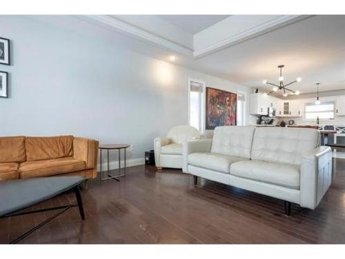 371 Cougar Crescent, Thunder Bay, ON - Indoor Photo Showing Living Room