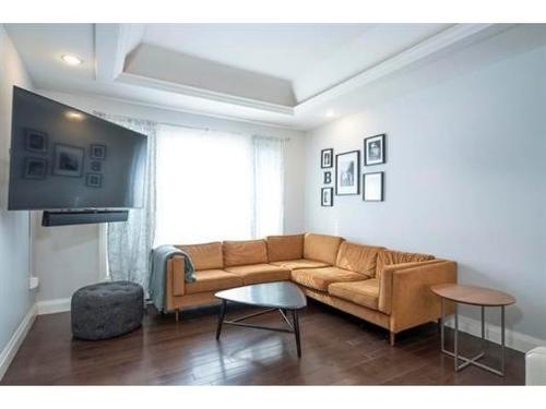 371 Cougar Crescent, Thunder Bay, ON - Indoor Photo Showing Living Room