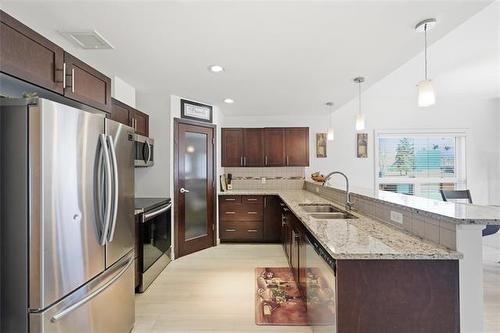 1-64 Barnes St, Winnipeg, MB 