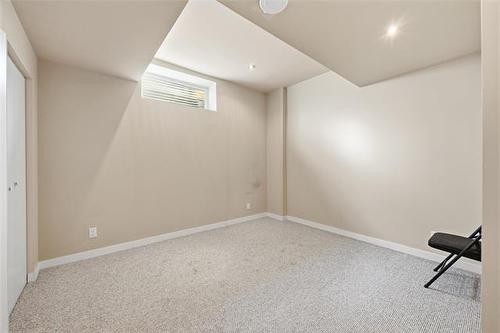 1-64 Barnes St, Winnipeg, MB 