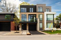 330 KENWOOD AVENUE  Ottawa, ON K1Z 8N2